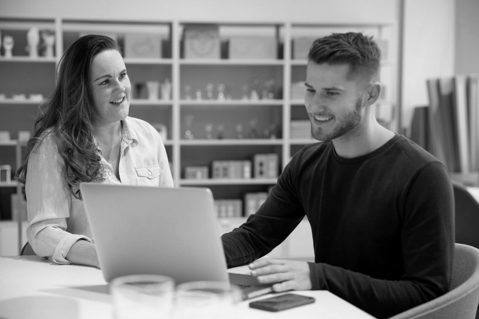 Environnement de formation moderne avec accès aux outils d'analyse financière professionnels